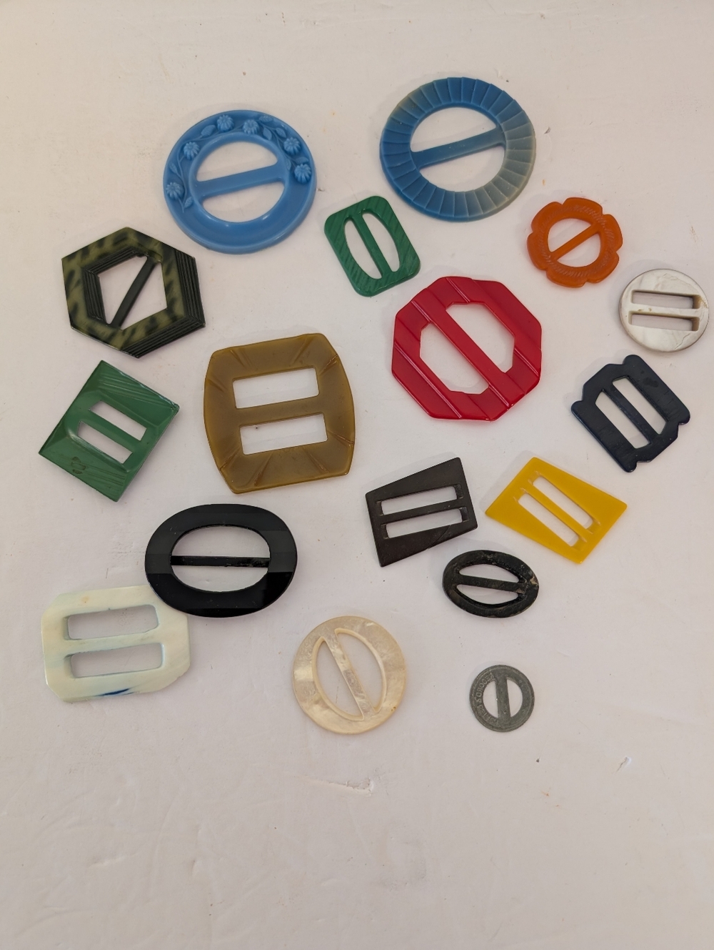 Vintage Belt & Scarf Slides - Assorted Colors Bundle Of 17 - Picture 2 of 2